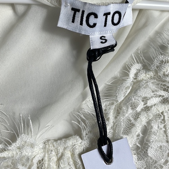 WhiteLace Long sleeve Bodysuit - Picture 4 of 4